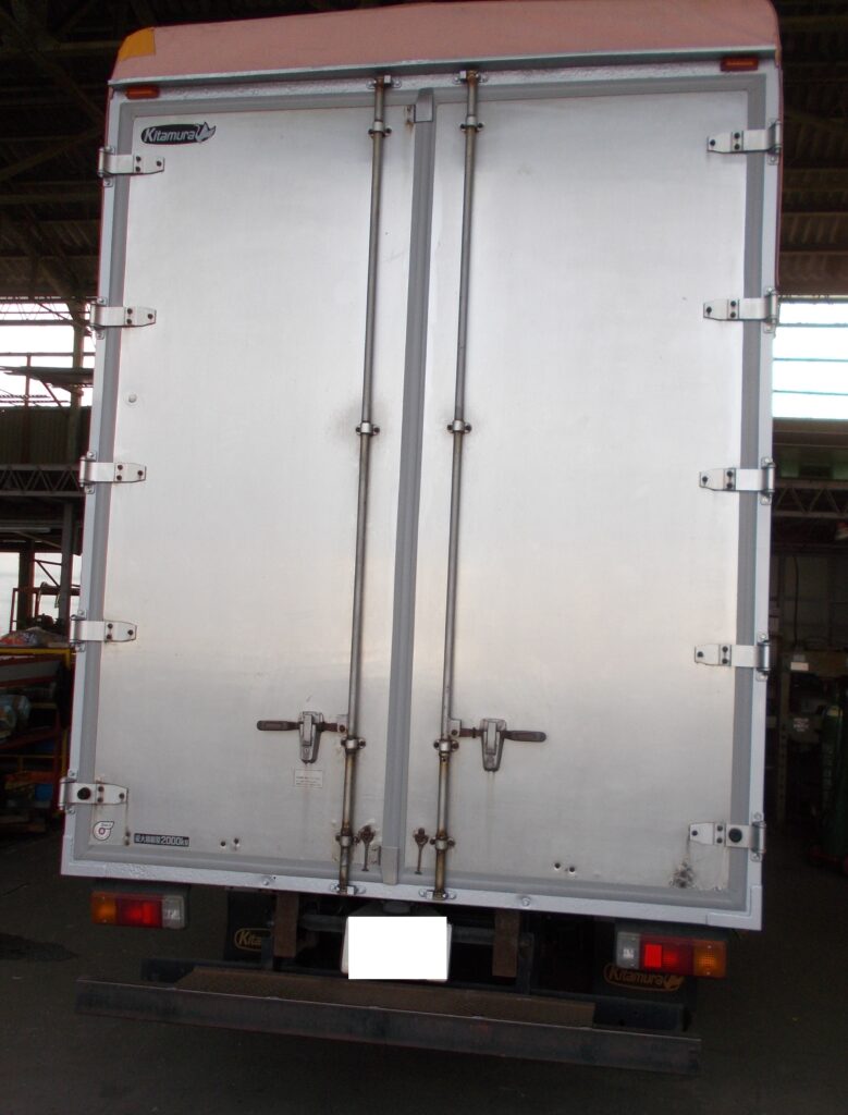 2t車 リヤ門構補修塗装、リヤトビラガスケット取替