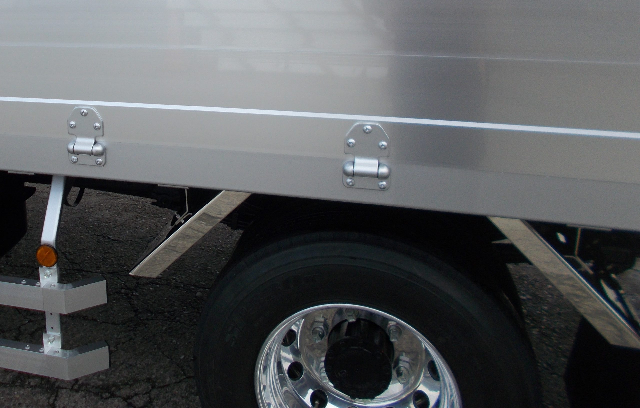 ステンレス　リヤフェンダー