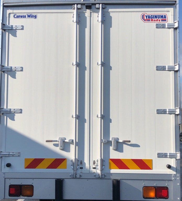 キャンバスウィング(幌ウィング)トラックのアルミ製リヤトビラについて