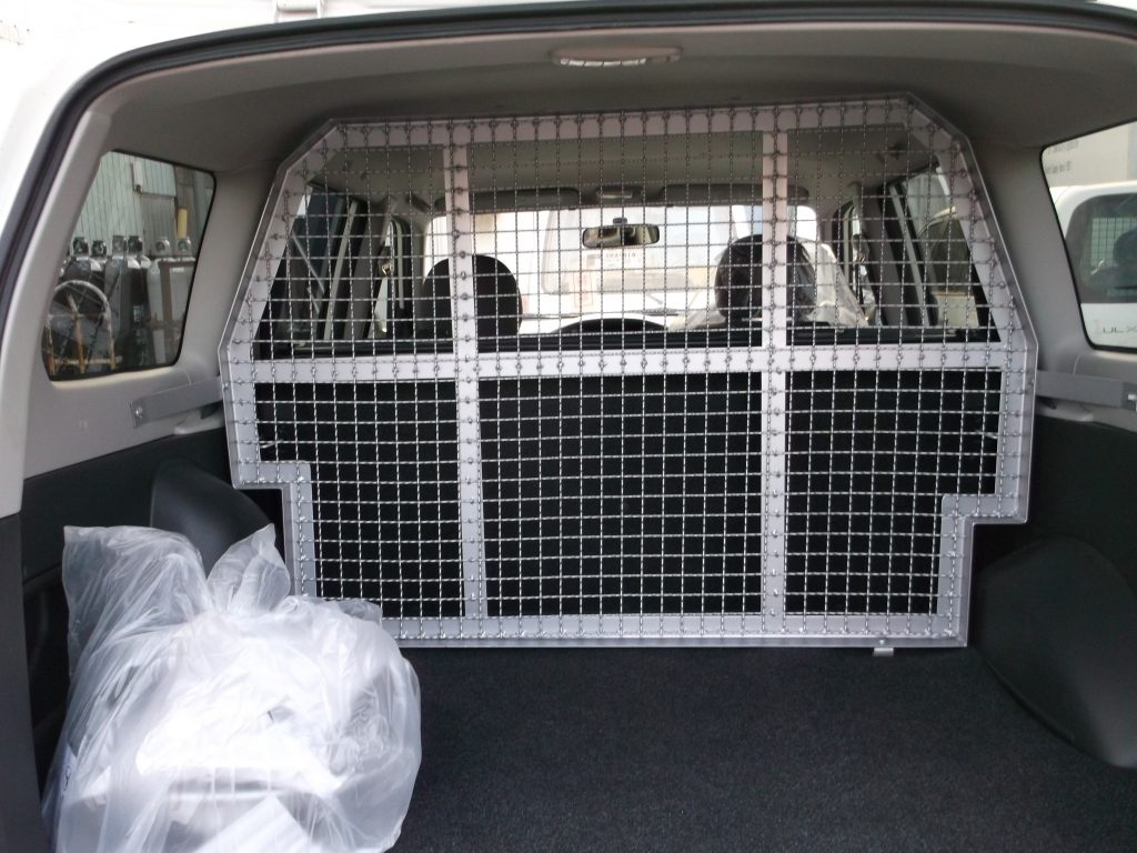 トヨタのプロボックス(PROBOX)を現金輸送車(特殊車両)に改造