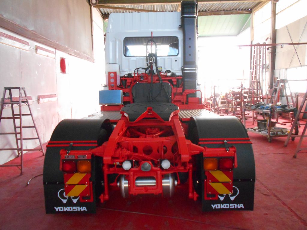 三菱スーパーグレートの下回り防錆塗装を行いました。トラックの型式はFP74HDRです。