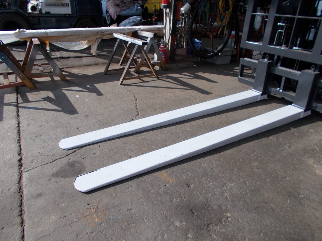 3000mm(3m)のフォークリフトのアタッチメントを製作しました。