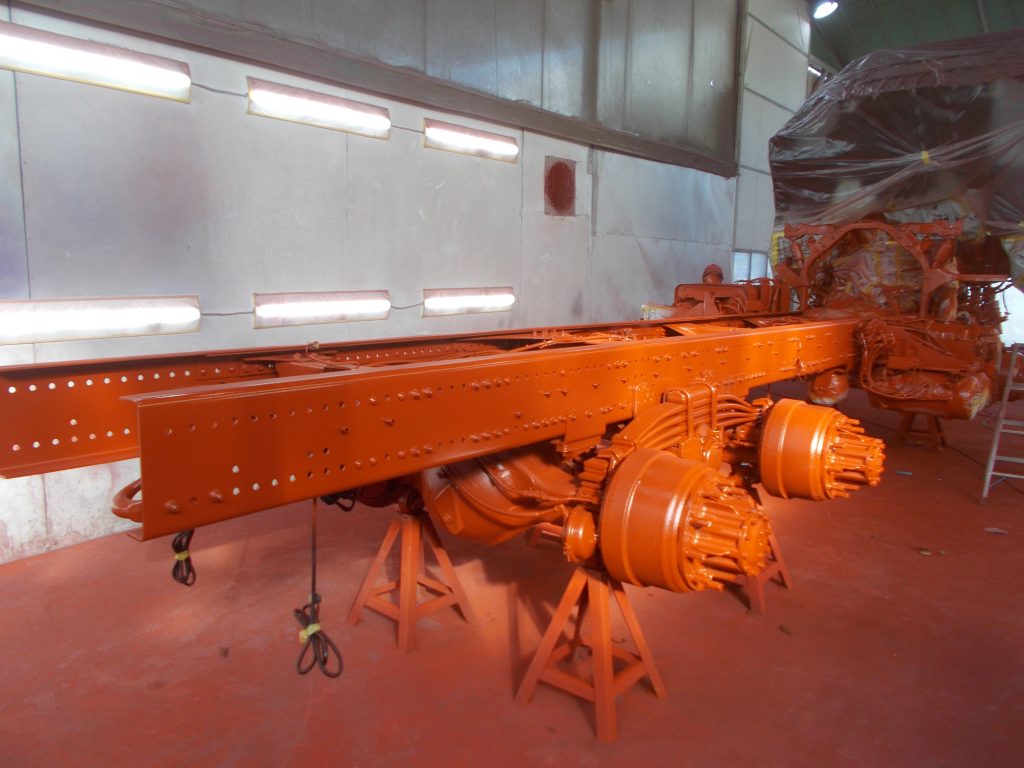 日野のプロフィアの下回り防錆塗装です。トラックの型式はFS1EJです。