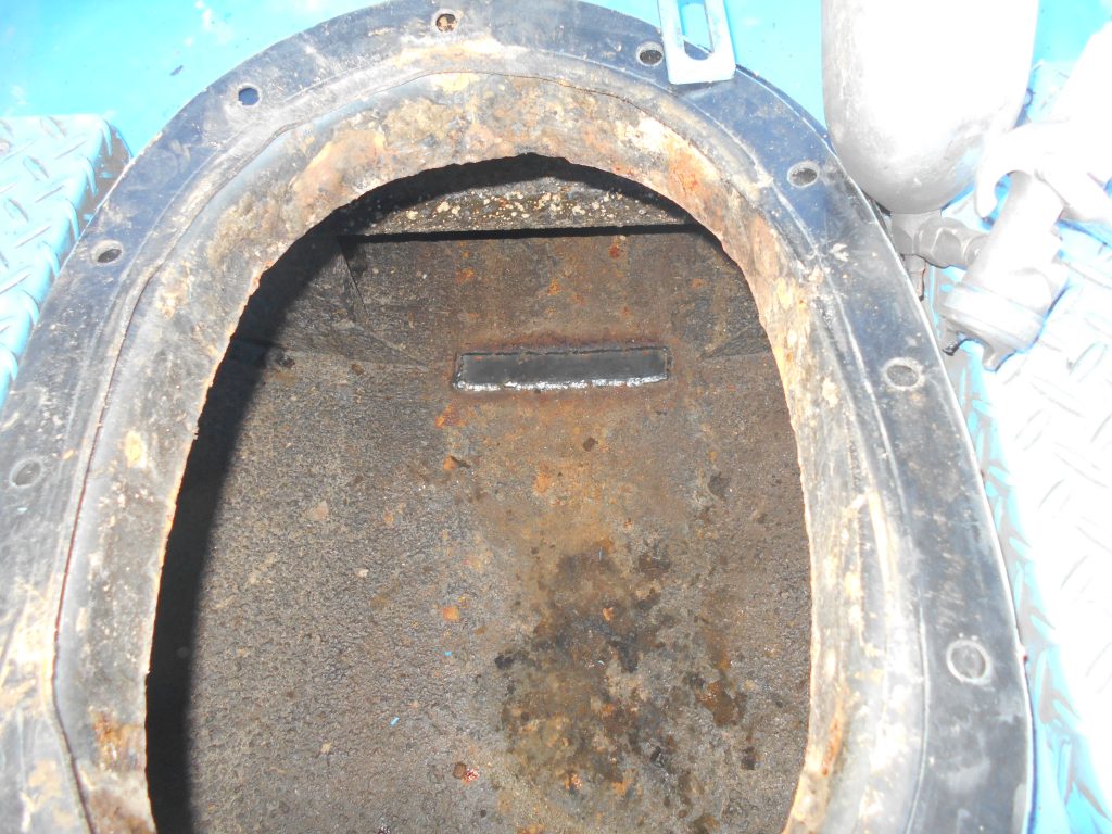 モリタエコノス製モリタのバキュームカーの腐食亀裂修理