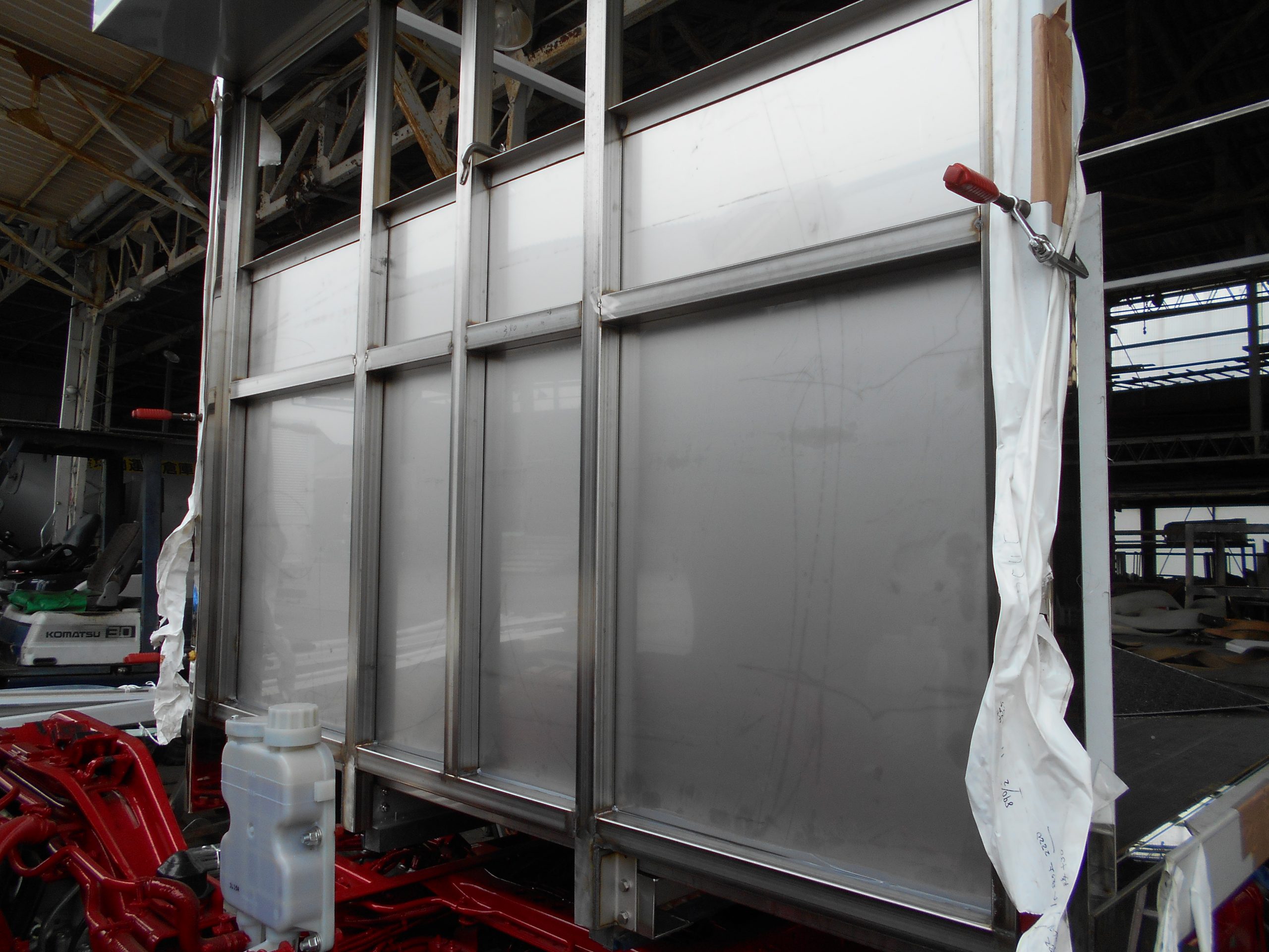 家畜運搬車　ステンレス溶接　門構　前立