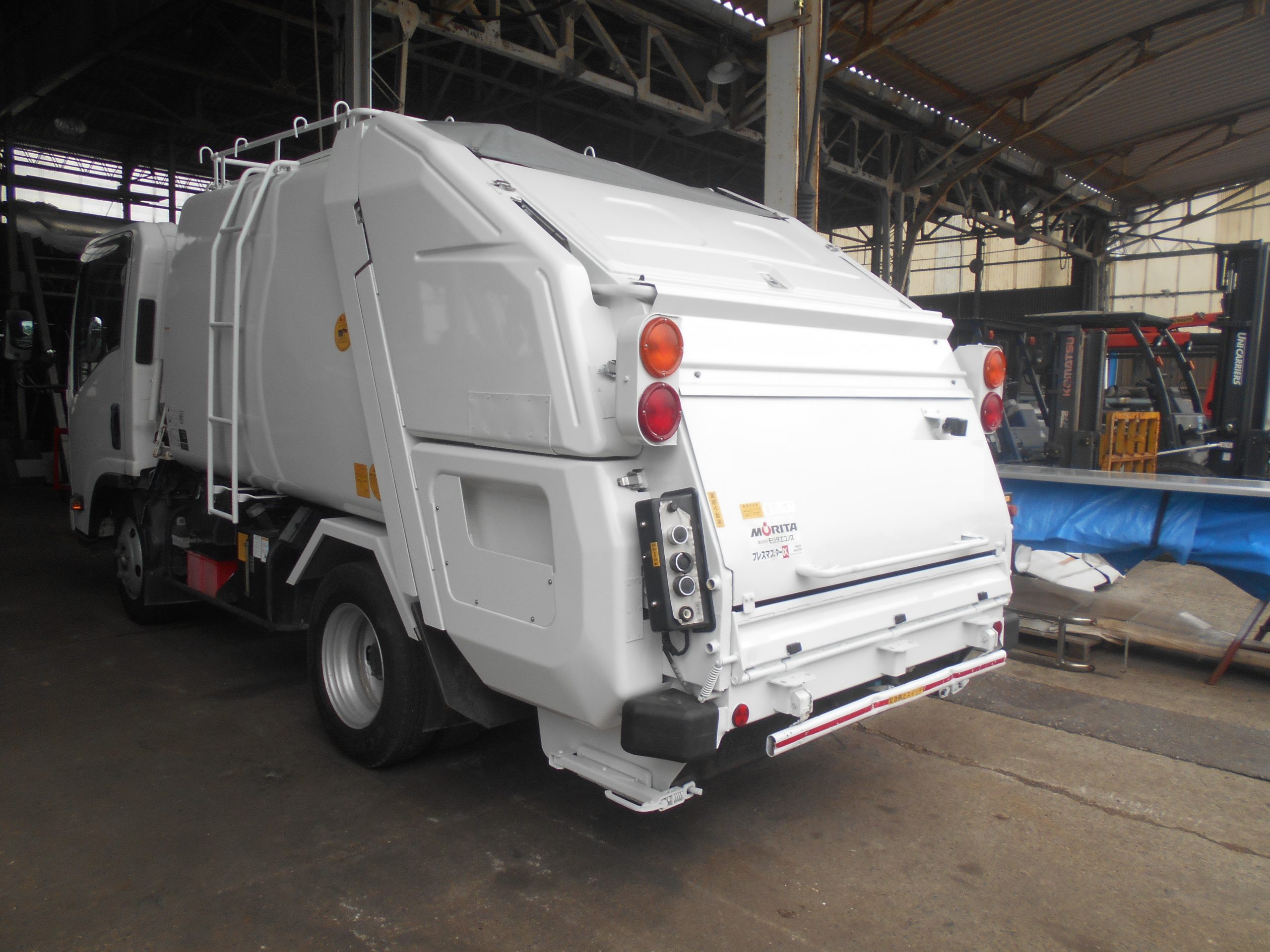 モリタエコノス　ゴミ収集車　パッカー車