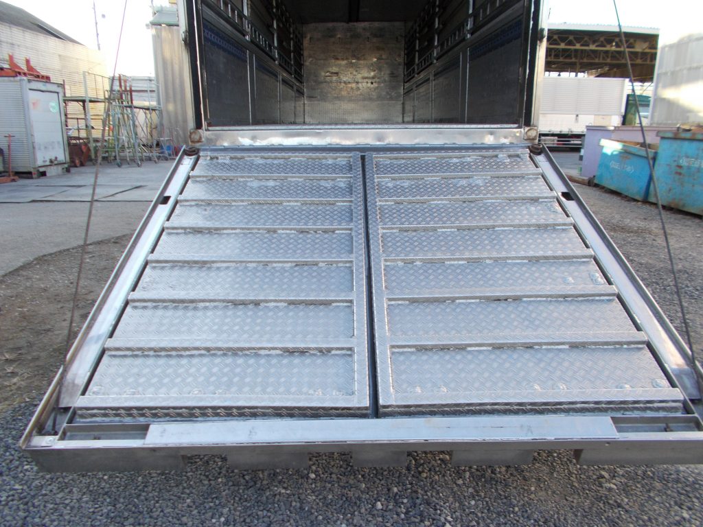 委託販売完売　大型　家畜運搬車　ヤマダボディ製　ウィング車　FUSO　BDG-FU54JZ　平成19年式12月登録