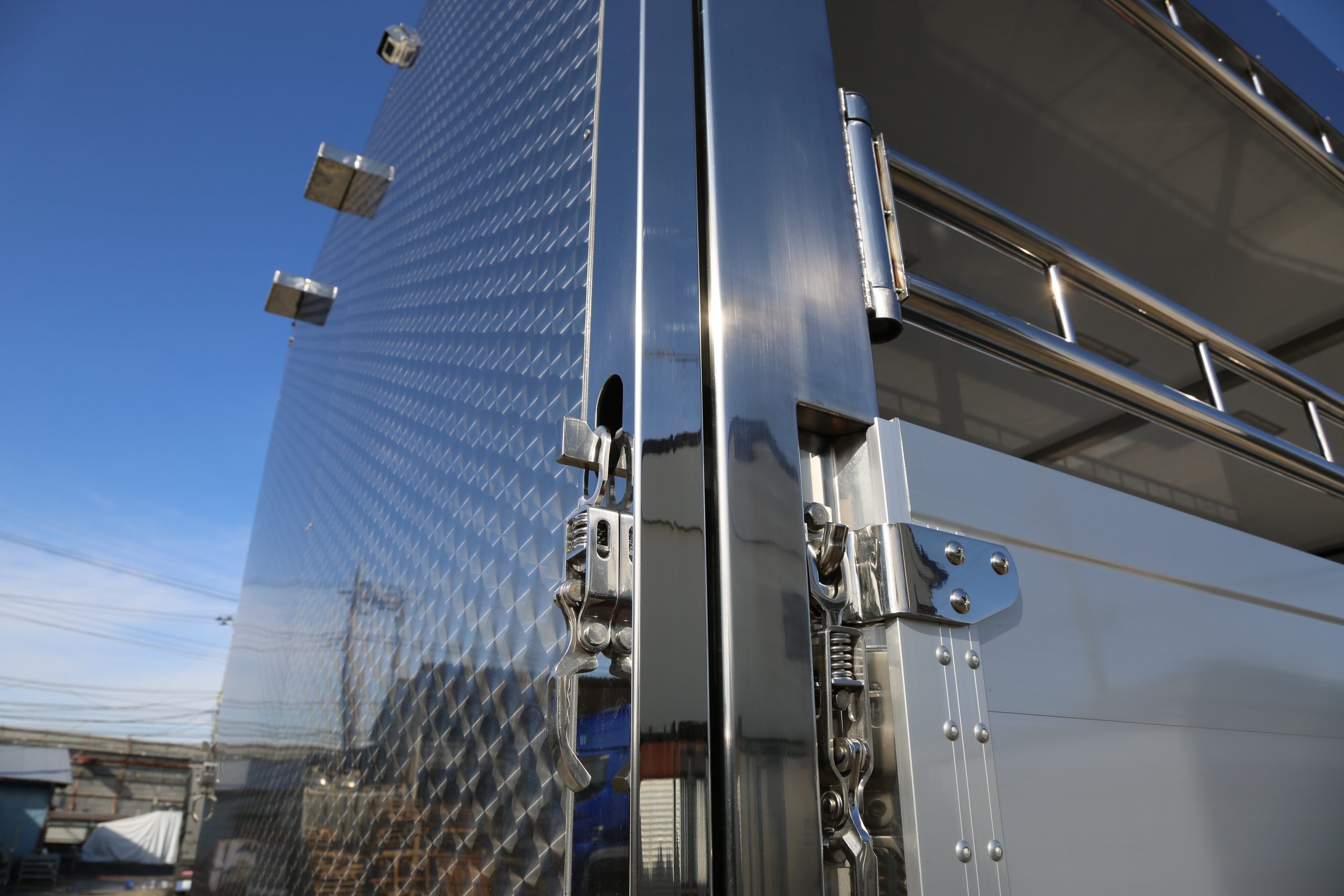 家畜運搬車　柳沼ボデー工場　畜産　新車　製造