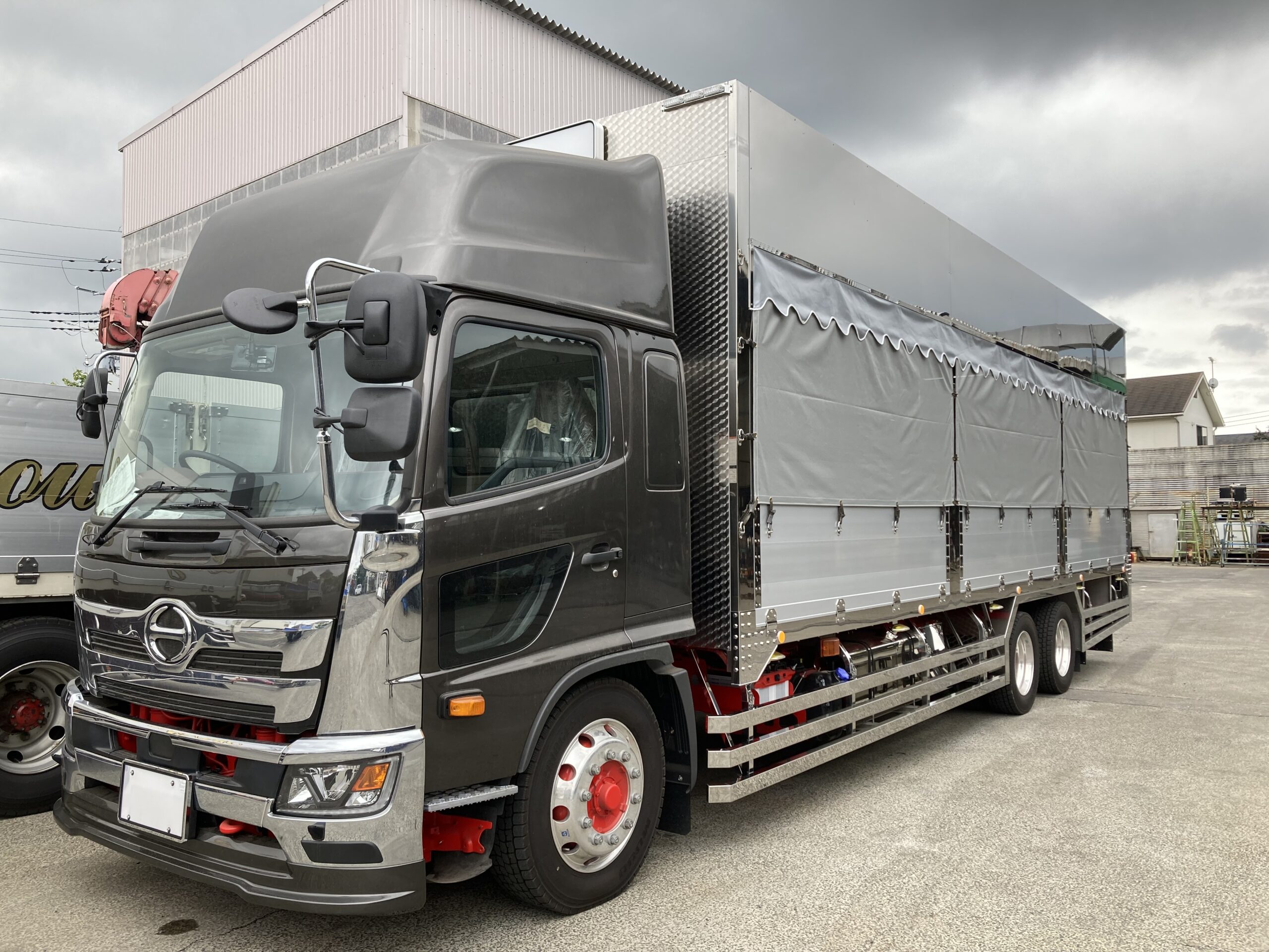 家畜運搬車　柳沼ボデー工場　畜産　新車　製造　牛　豚　養豚　家畜車