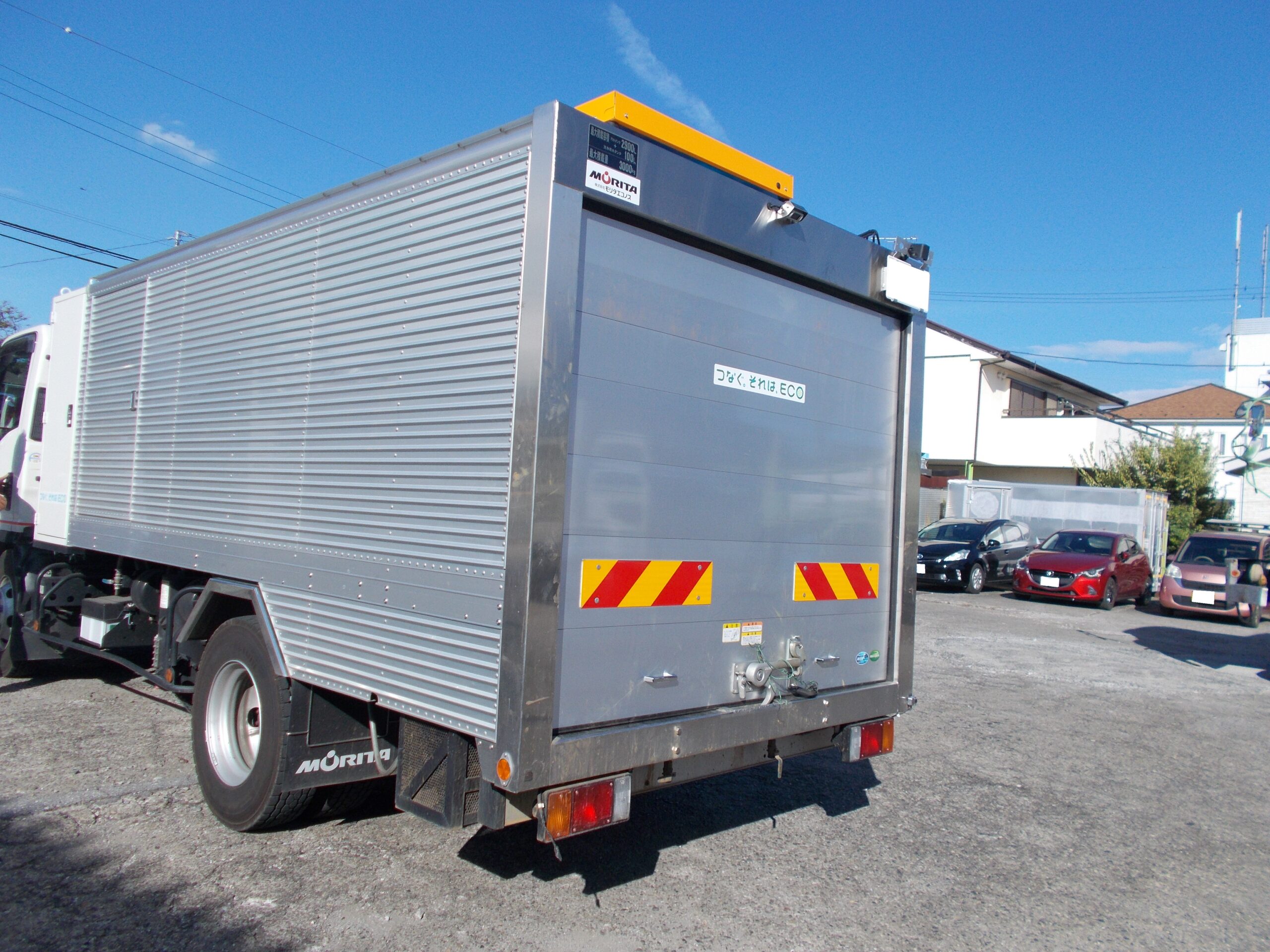 いすゞ自動車 ボディ北村製作所、室内架装がモリタエコノス製のリヤシャッターが作動不良の修理 いすゞ自動車 ボディ北村製作所、室内架装がモリタエコノス製のリヤシャッターが作動不良の修理