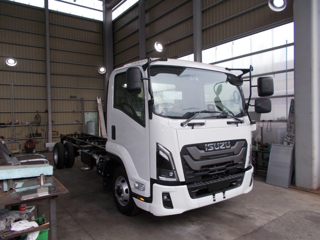 グリーンピッグ様(愛知県西尾市)の家畜運搬車(養豚車・豚)の4t車の製造を開始