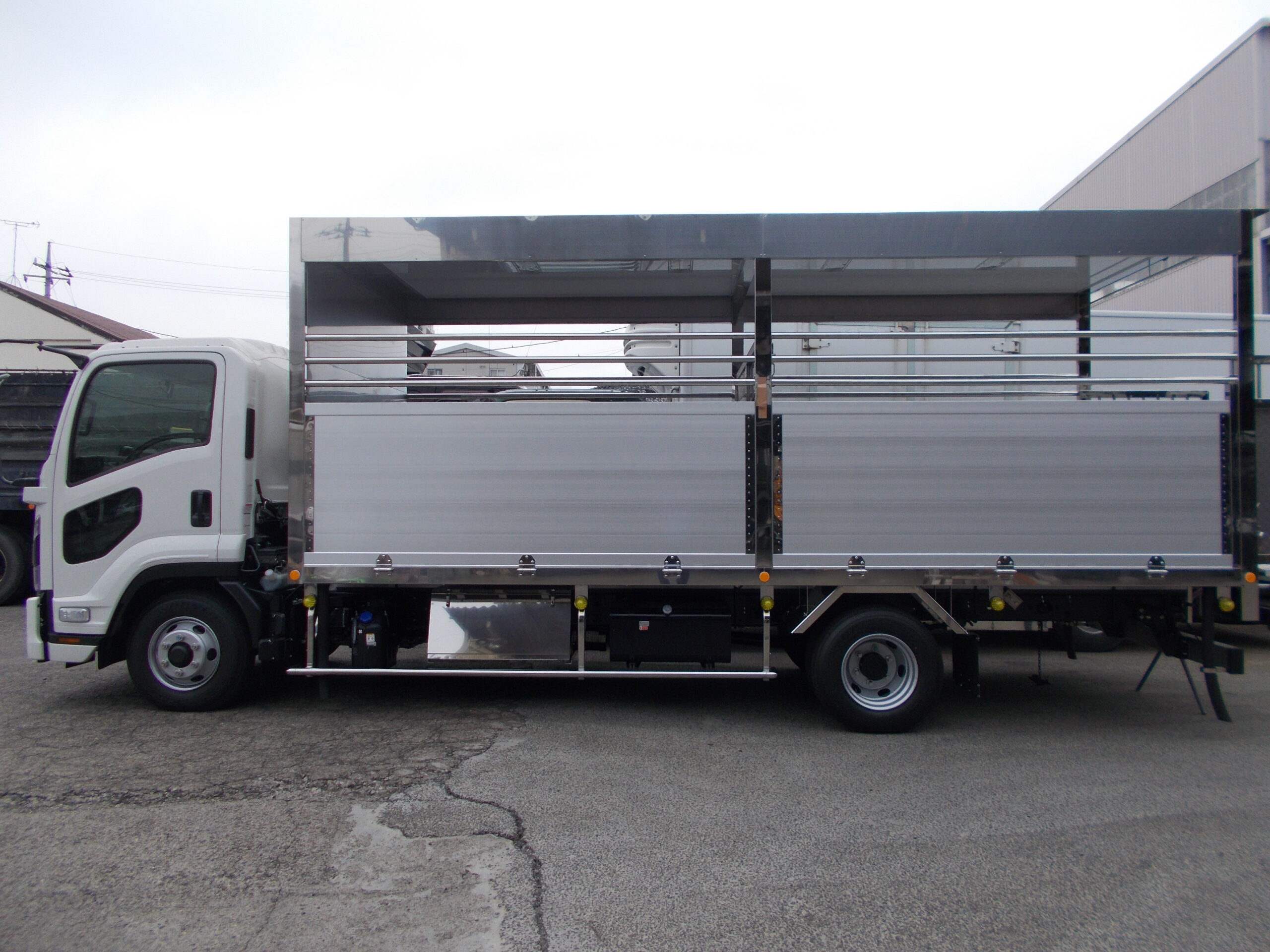 グリーンピッグ様(愛知県西尾市)の家畜運搬車(養豚車・豚)を納品いたしました。 グリーンピッグ様(愛知県西尾市)の家畜運搬車(養豚車・豚)を納品いたしました。