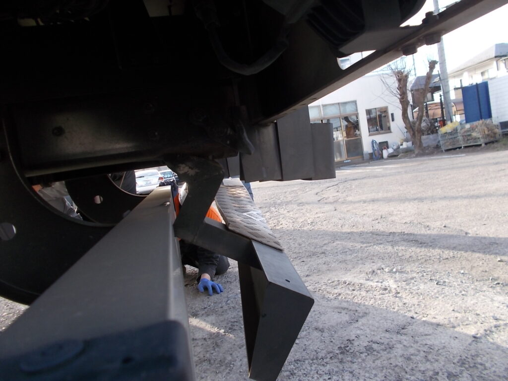 ヤボデーの衝撃吸収設計：後方衝突の損傷と診断の核心