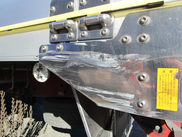 衝突事故のエネルギーを解く：仕事とエネルギーの視点から見る車体損傷