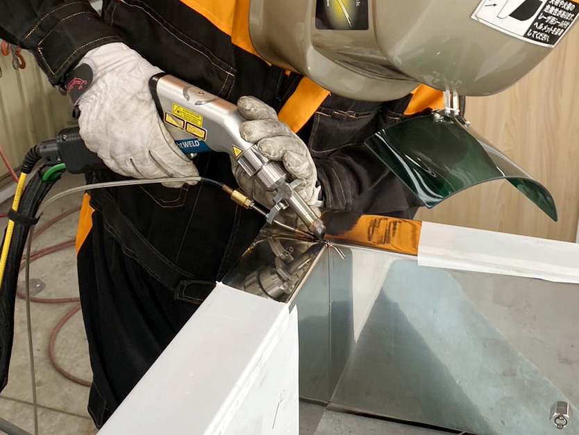 ハンディファイバーレーザ溶接機 – FLW-1500MT